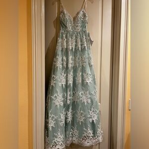 INSANE “Say yes to the Prom” lace scalloped sea green ball gown